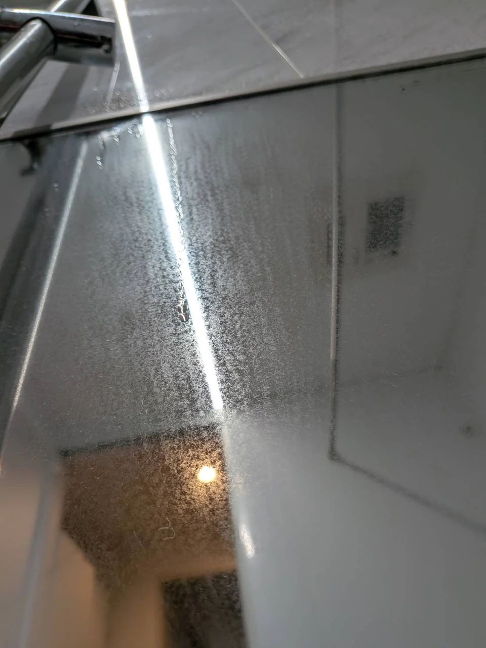浴室の鏡の作業前